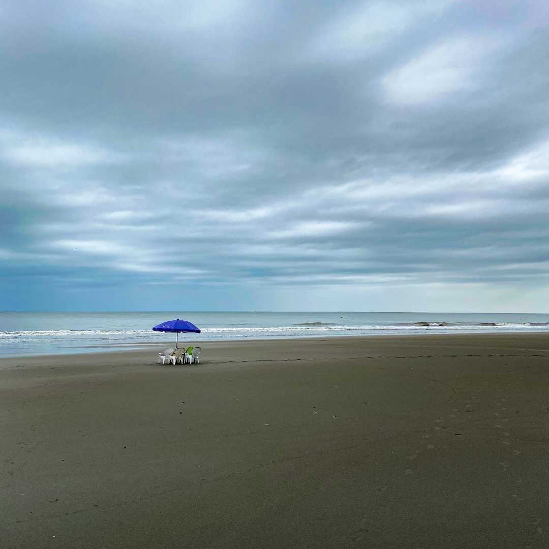 Playa solitaria de Ladrilleros