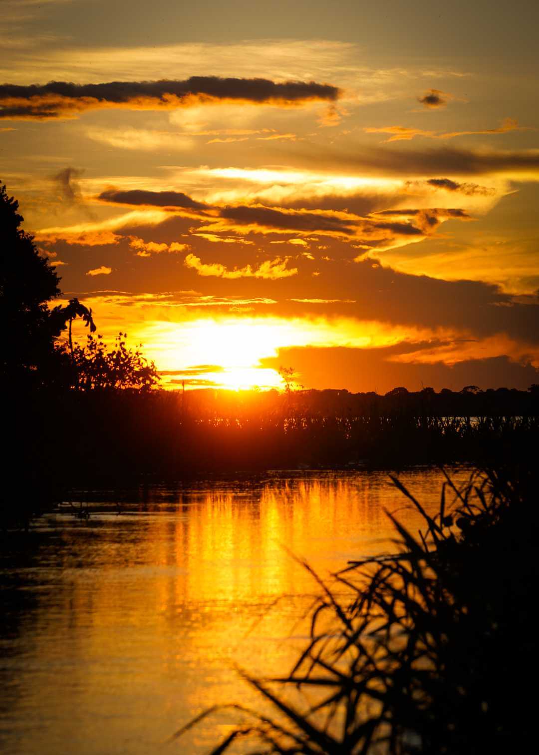 Ver el atardecer una de las actividades para hacer el Amazonas