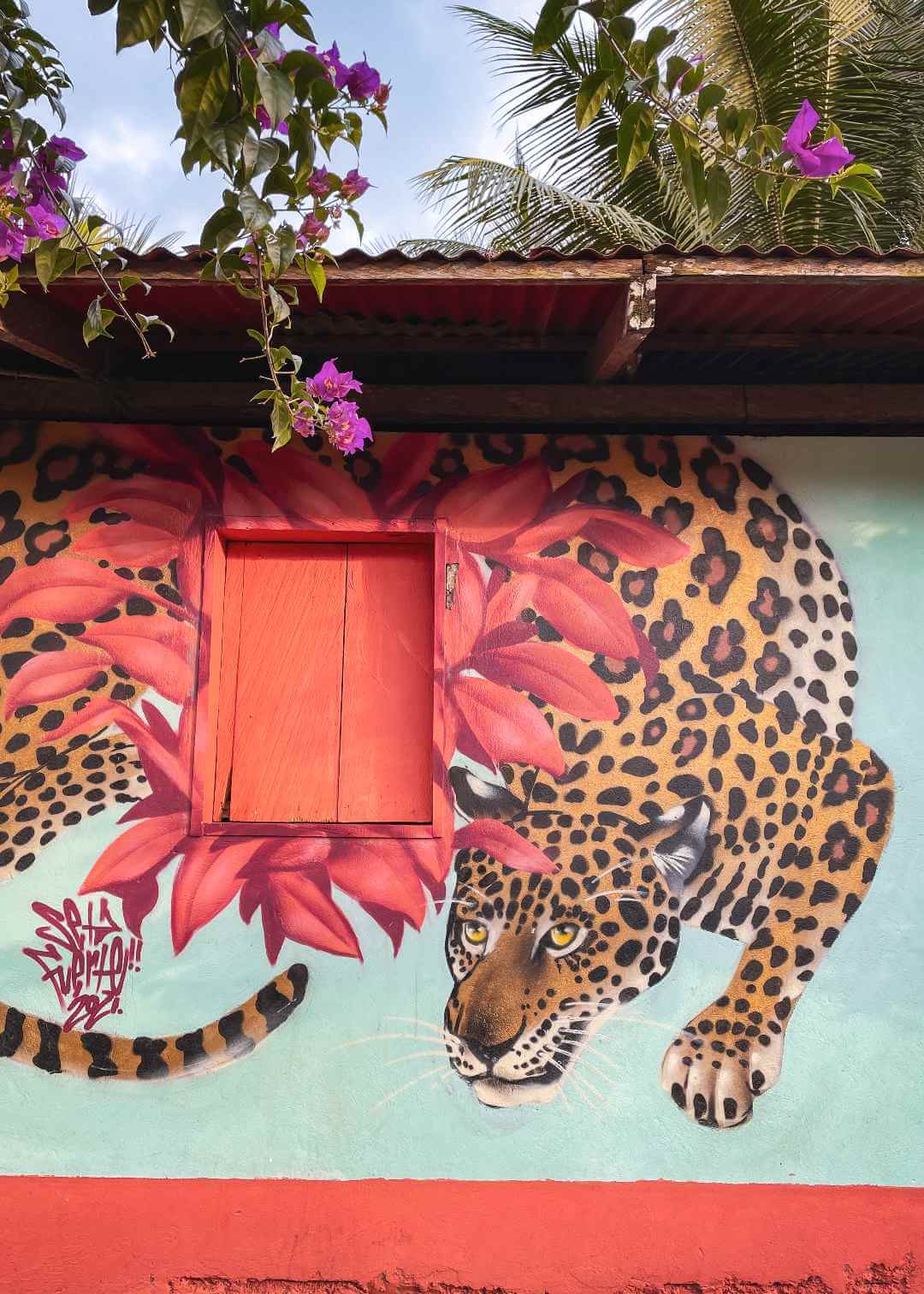 Mural de Jaguar en casa de Nuquí Chocó