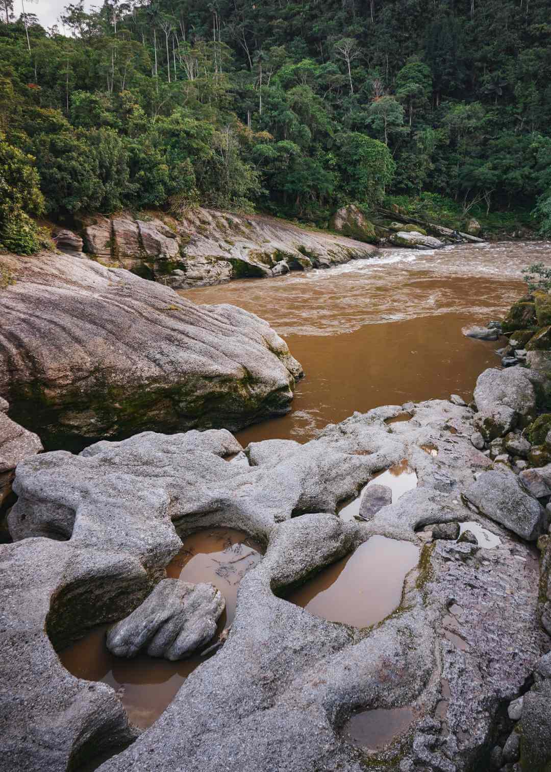 Desembocadura del río Mandiyaco en el río Caquetá
