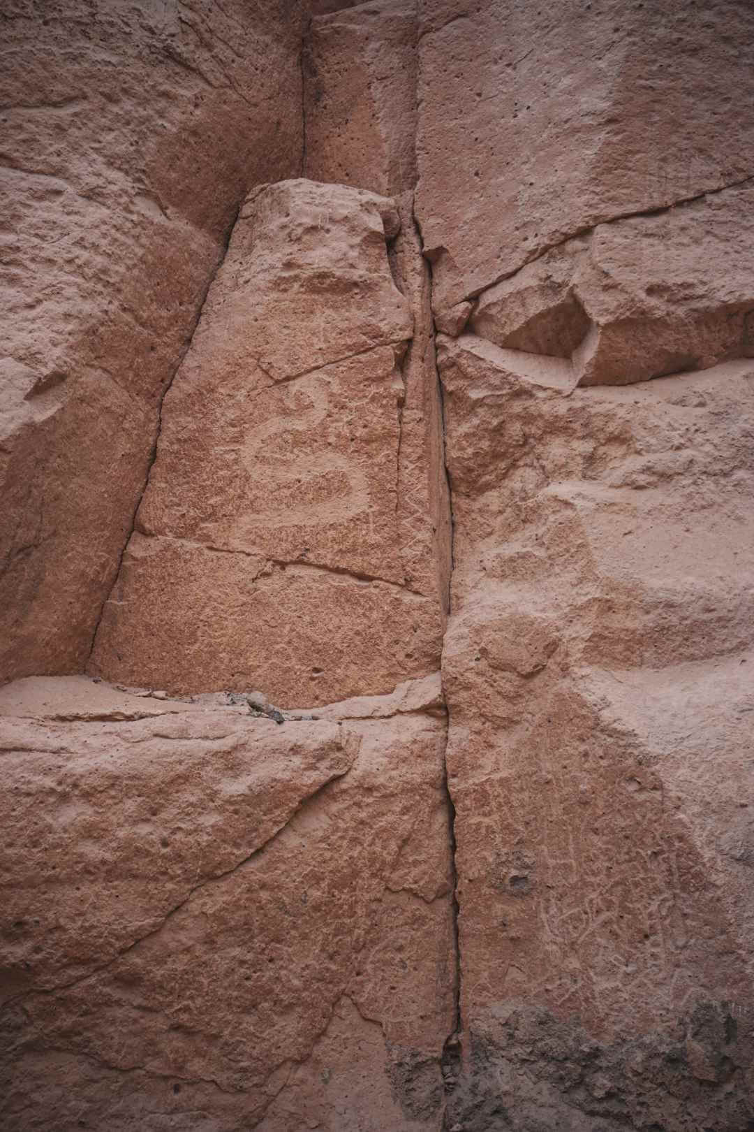 Petroglifos precolombinos en la región de Arequipa