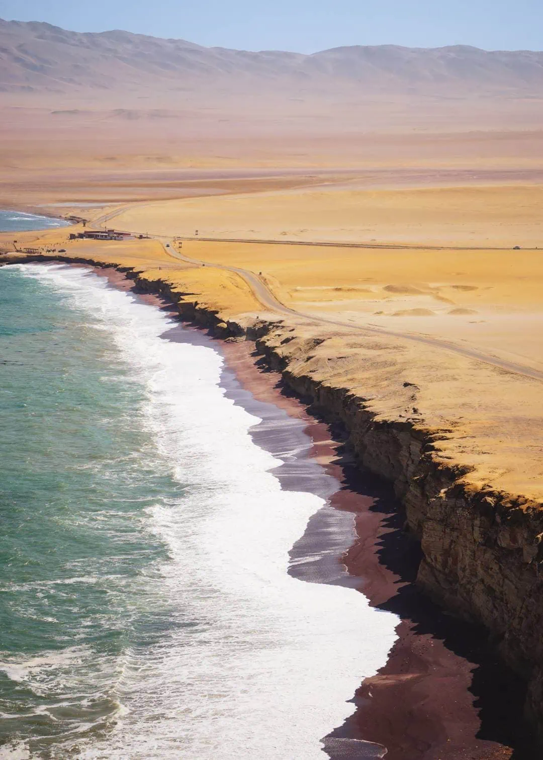 Playa Roja de Paracas