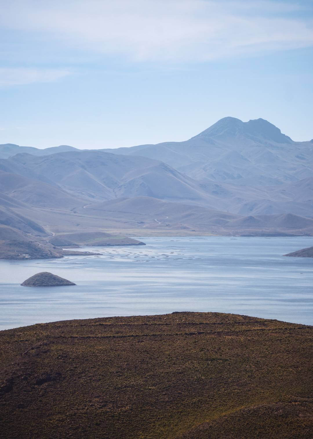 Laguna Lagunillas en la región de Arequipa en el Perú