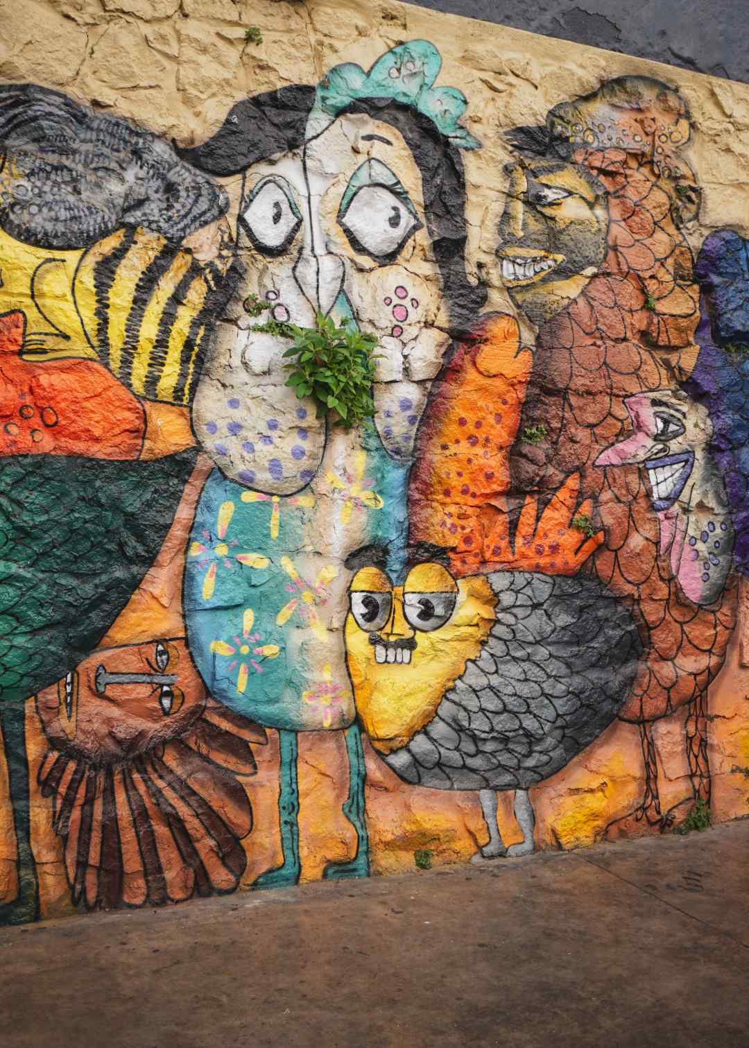 Mural de chilenismos en Valparaíso
