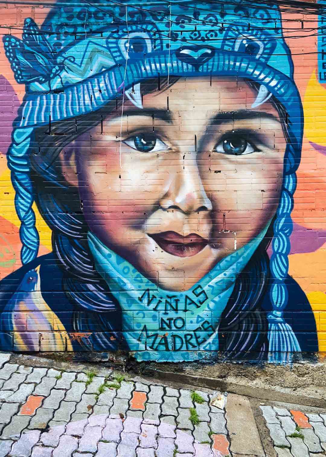 Mural feminista en el centro histórico de la Paz