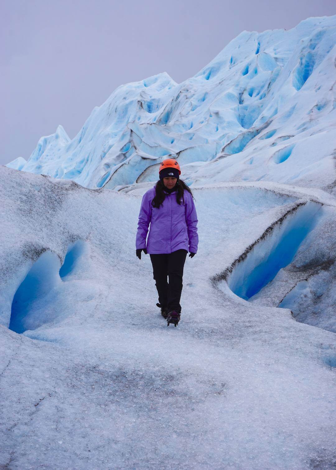Diana en la caminata en el Glaciar Perito Moreno