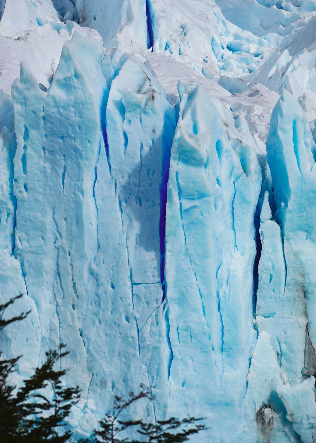 Grietas y azules intensos del glaciar
