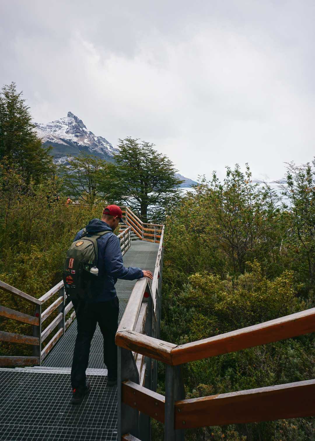 Mauricio cofundador de Travelgrafía en las pasarelas del PN Los Glaciares