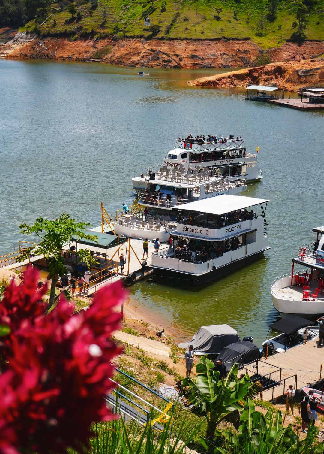 Boat ride on the Guatapé Peñol reservoir