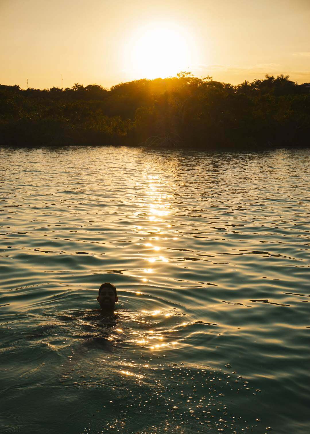 Atardecer en la Laguna de los Siete Colores en Quintana Roo