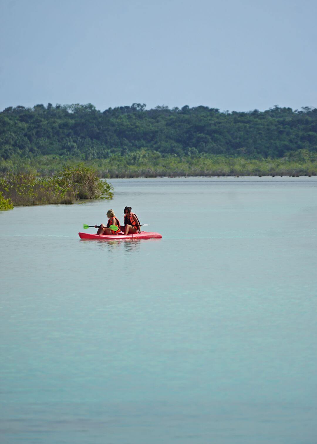 Kayak en la Laguna de los Siete Colores