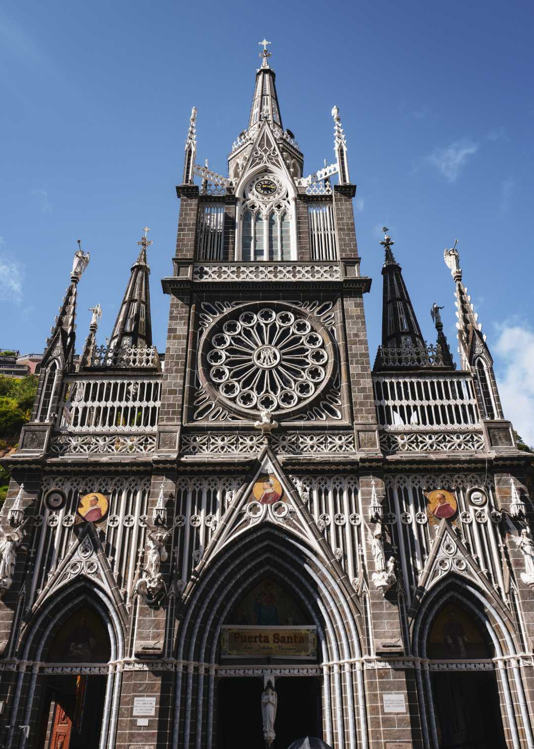 Fachada de la iglesia de Las Lajas