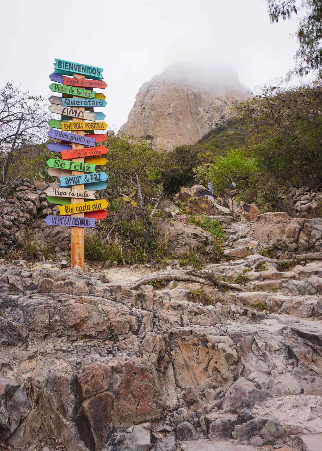 Sendero a la cima de la Peña de Bernal