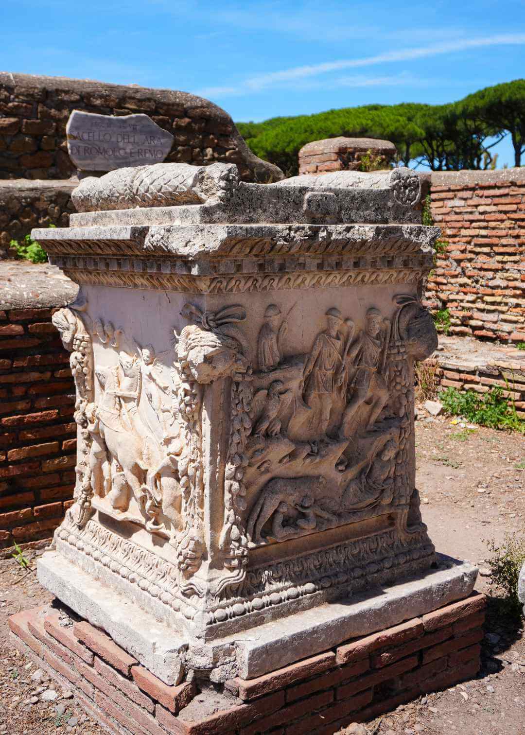 Monumentos en Ostia Antica