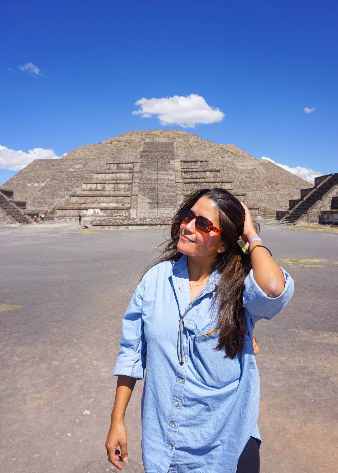 Diana frente a las Pirámides de Teotihuacán