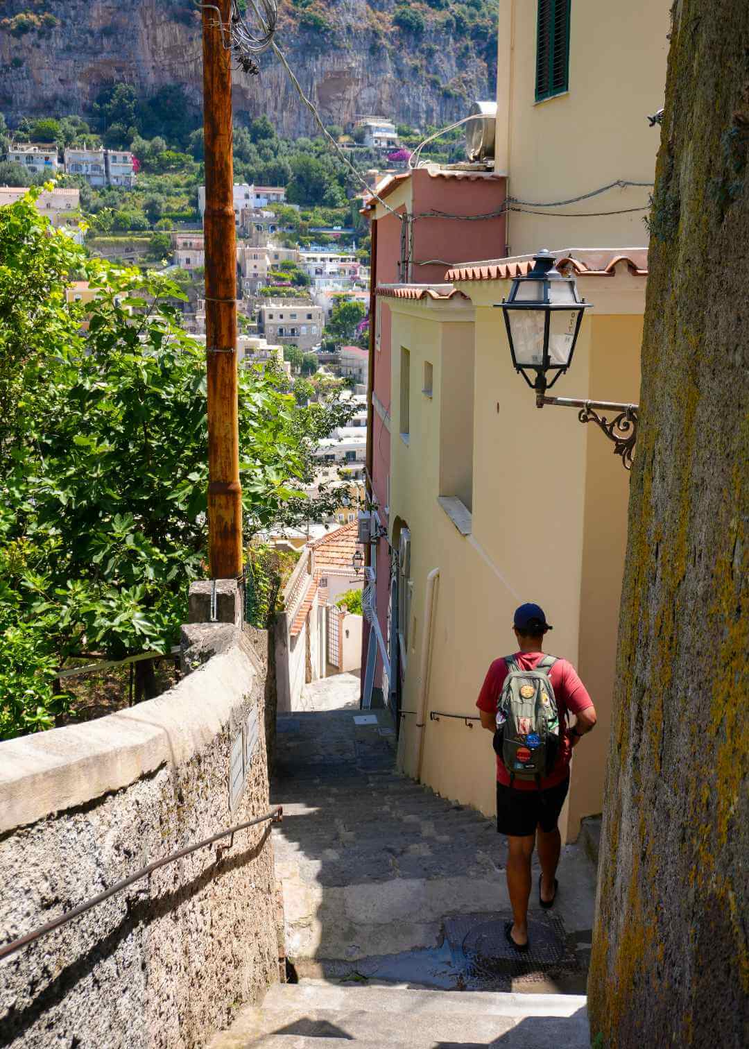 Mauricio caminando en Positano