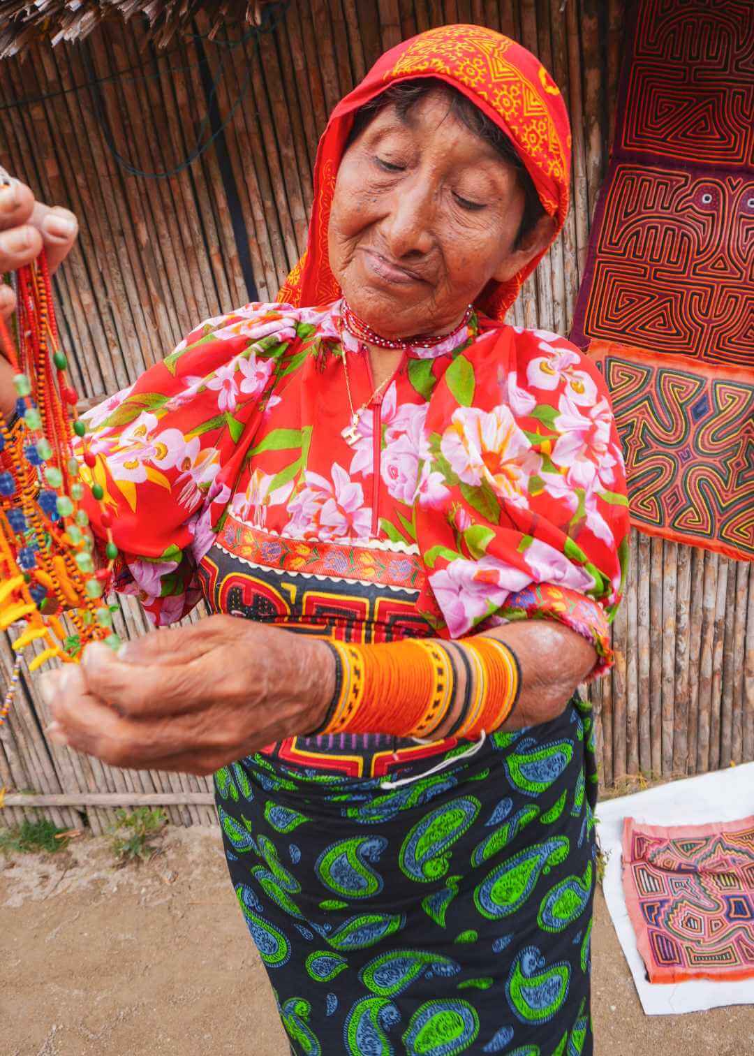 Señora del pueblo Guna