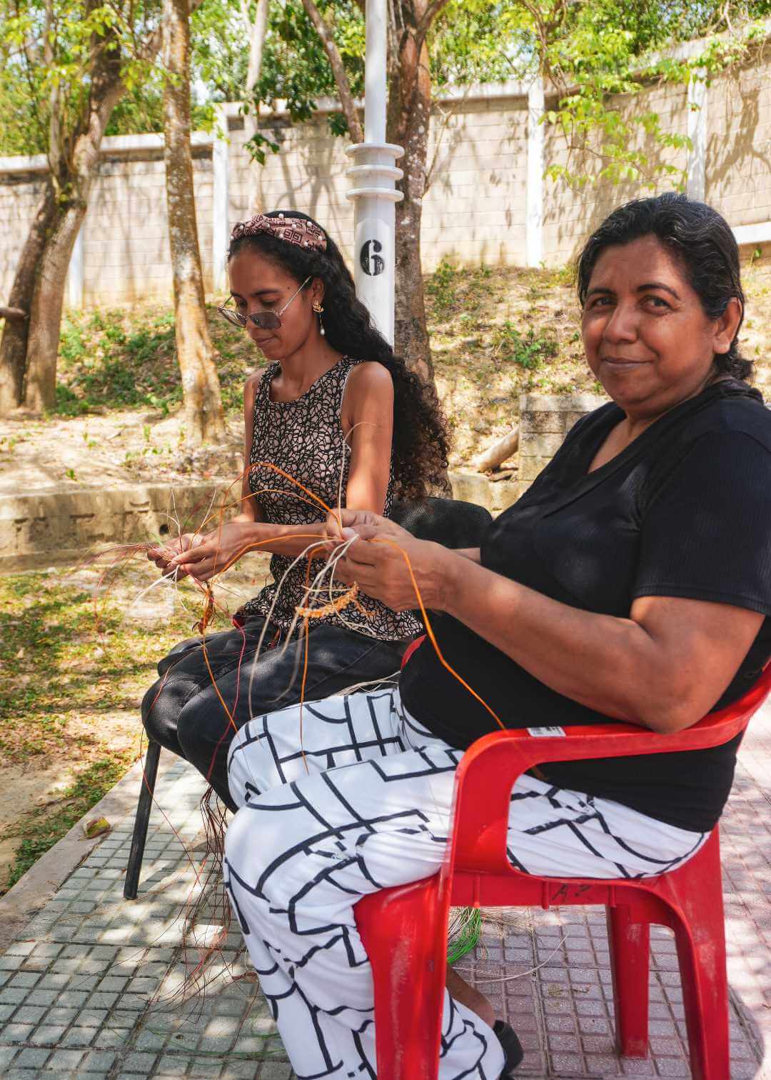 Artesanas de palma de iraca